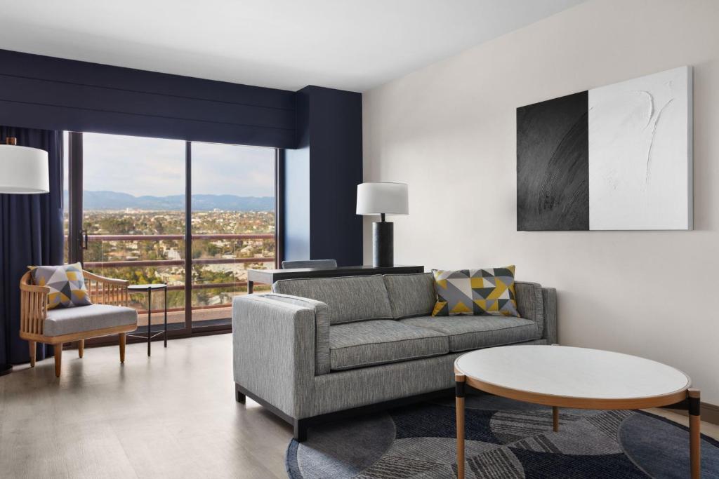 Marina del Rey Marriott - Junior Suite With City View