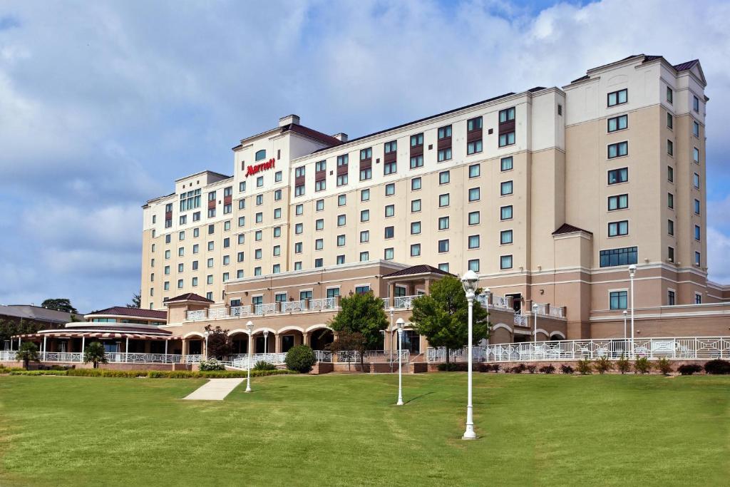 a large building with a lawn in front of it at Spartanburg Marriott in Spartanburg