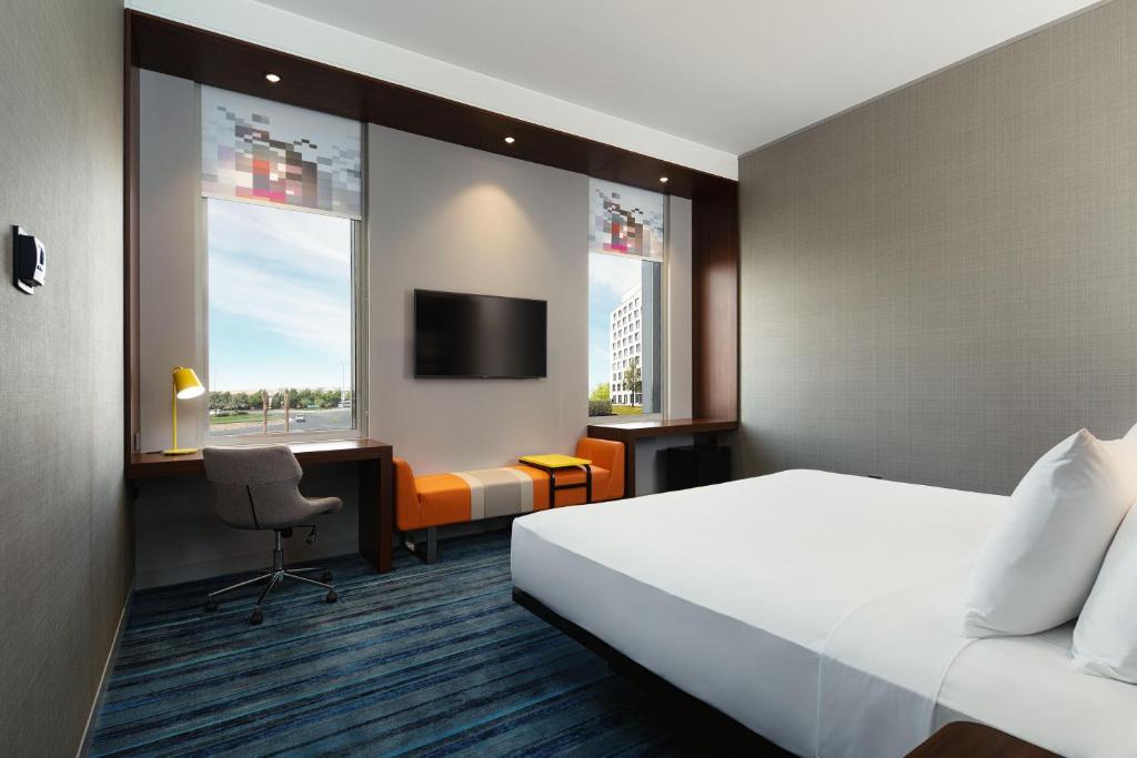 
Aloft Room - King Bed (Complimentary Shuttle to Expo Metro Station & Al Maktoum International Airport)
