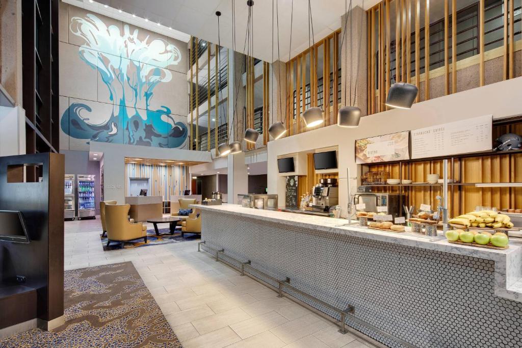 a large lobby with a counter and a cafeteria at Courtyard Austin-University Area in Austin