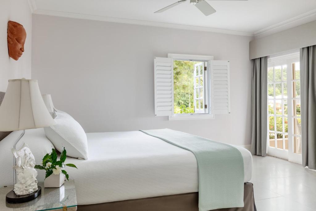 Photo of One-Bedroom Beachfront Suite #1