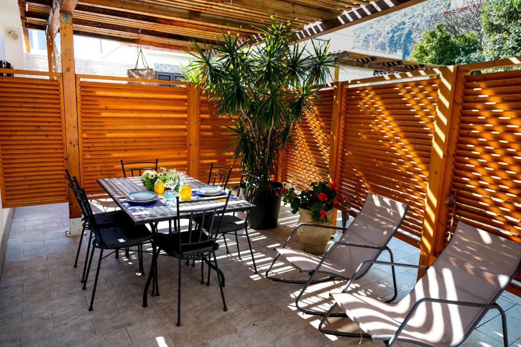 a patio with a table and chairs and a fence at Villa Cinzia-150 mt from the beach in Mondello