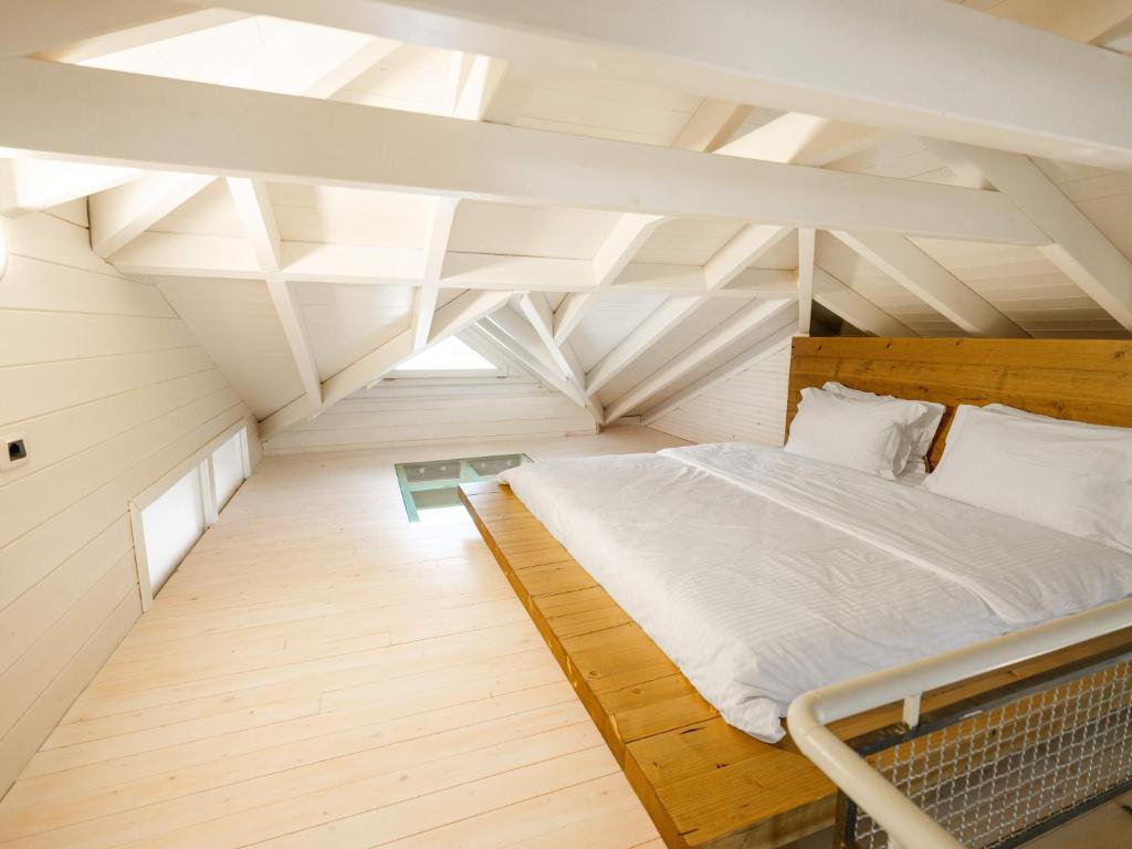 Postel nebo postele na pokoji v ubytování Designer Villa Voskopoje
