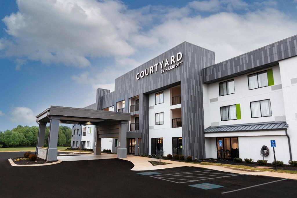 a rendering of the front of a hotel at Courtyard Bowling Green Convention Center in Bowling Green