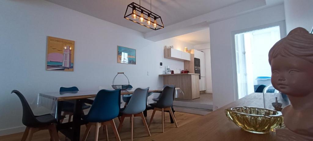 Część wypoczynkowa w obiekcie La Tribu -Maison Sablaise a 200m de la Grande Plage