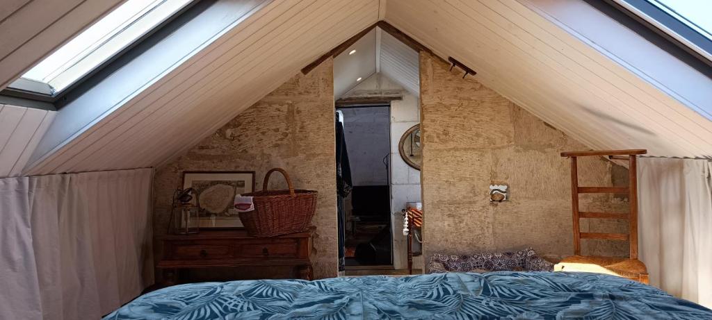 Llit o llits en una habitació de Vivez dans cet ancien semaphore avec vue mer