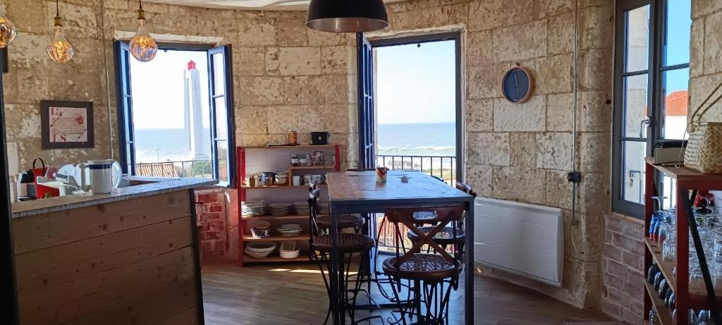 Cuina o zona de cuina de Vivez dans cet ancien semaphore avec vue mer
