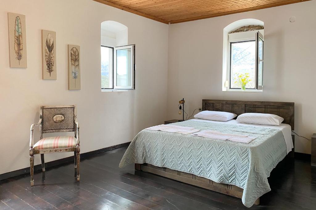 a bedroom with a bed and a chair at Fast Wi-Fi 50mbps,Pet Friedly,Free parking in Nerokoúros