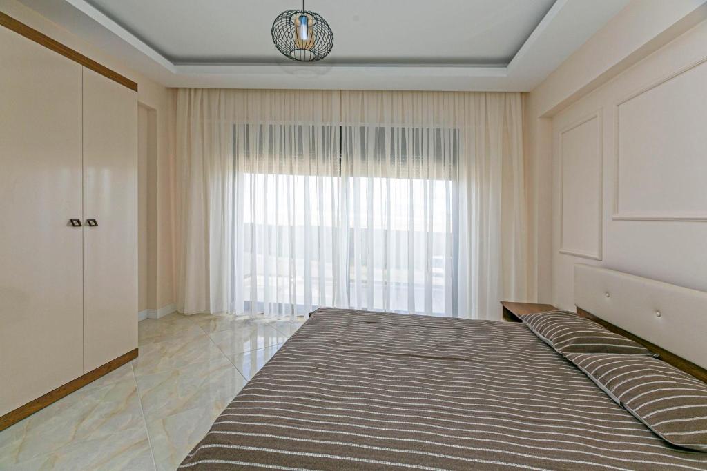 Postel nebo postele na pokoji v ubytování Paradise Town Villa Belhamra