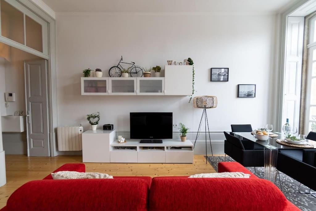 TV a/nebo společenská místnost v ubytování Porto Contemporary Apartment in city center