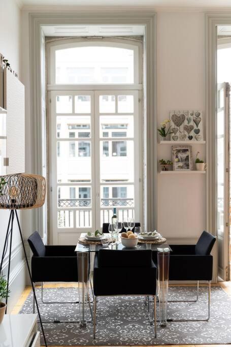 Posezení v ubytování Porto Contemporary Apartment in city center