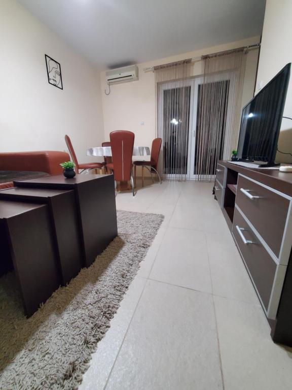TV a/nebo společenská místnost v ubytování Royal Panorama Apartman & Free Garage Parking