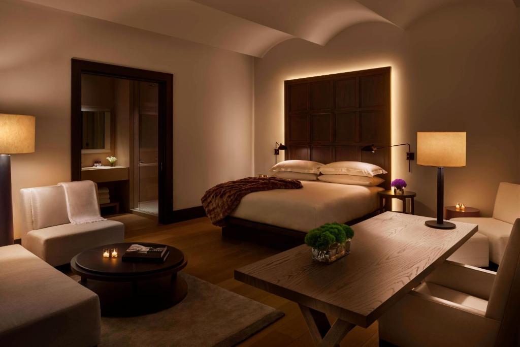 Cama ou camas em um quarto em The New York EDITION