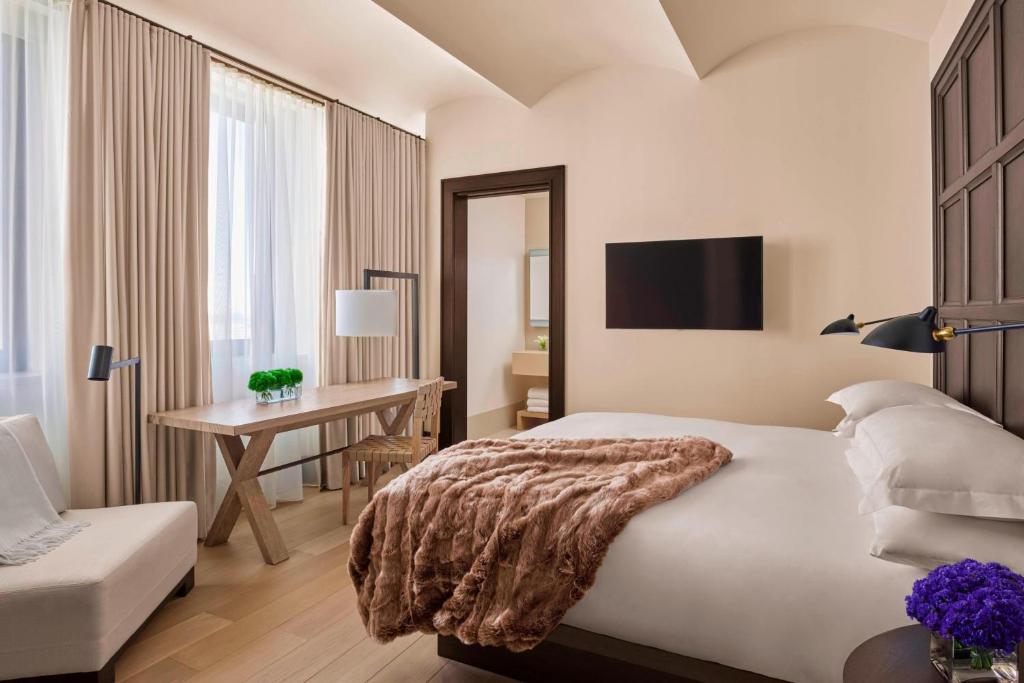 Cama ou camas em um quarto em The New York EDITION