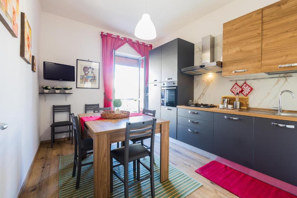 A kitchen or kitchenette at La Casa di Annale'