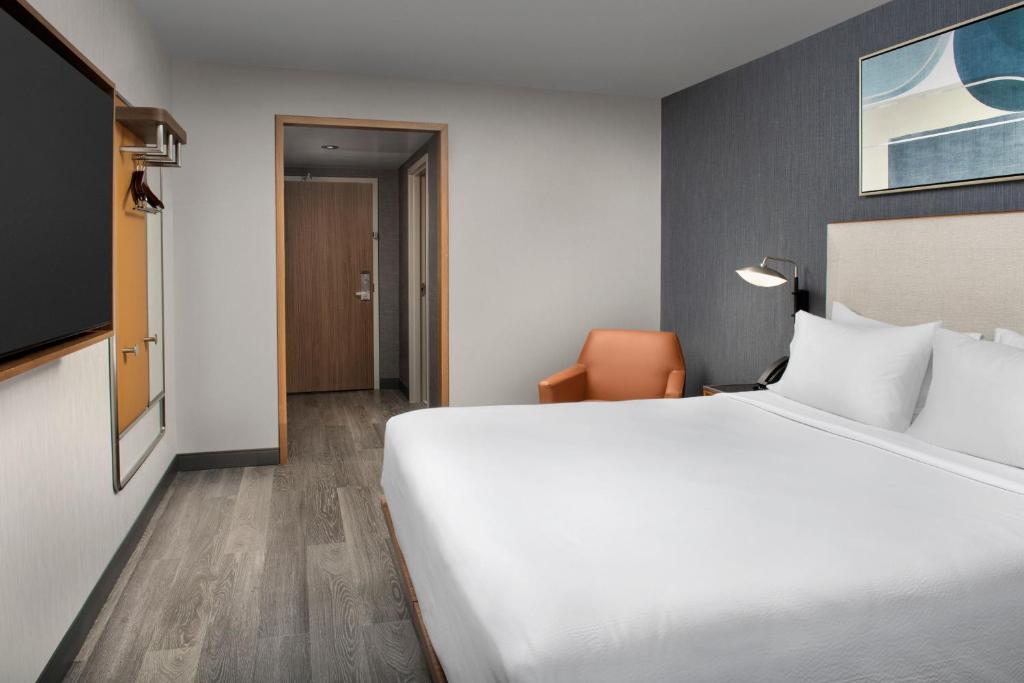 Postel nebo postele na pokoji v ubytování Courtyard by Marriott Washington, DC Dupont Circle