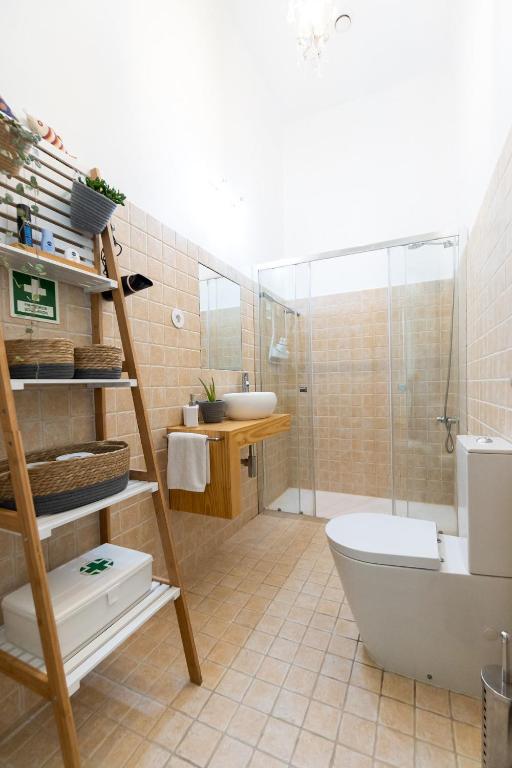 Koupelna v ubytování Porto Contemporary Apartment in city center