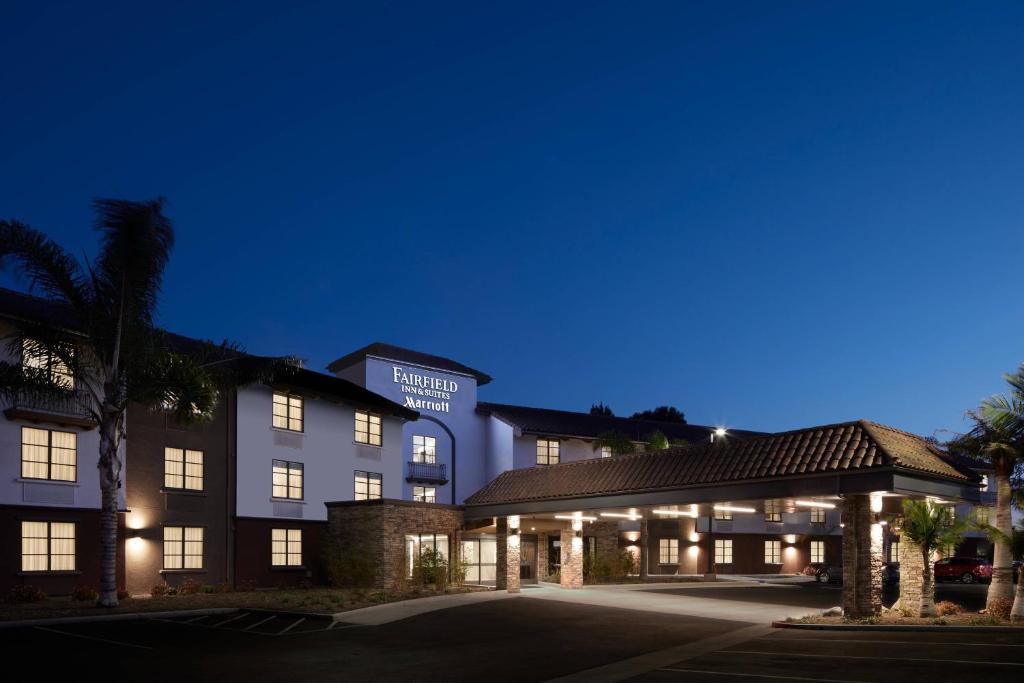 a hotel at night with the lights on at Fairfield Inn & Suites By Marriott Camarillo in Camarillo