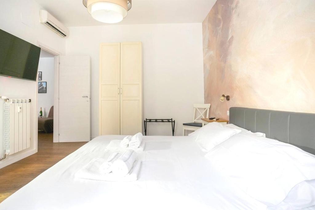 Elegantis Vatican Suite Apartmentにあるベッド