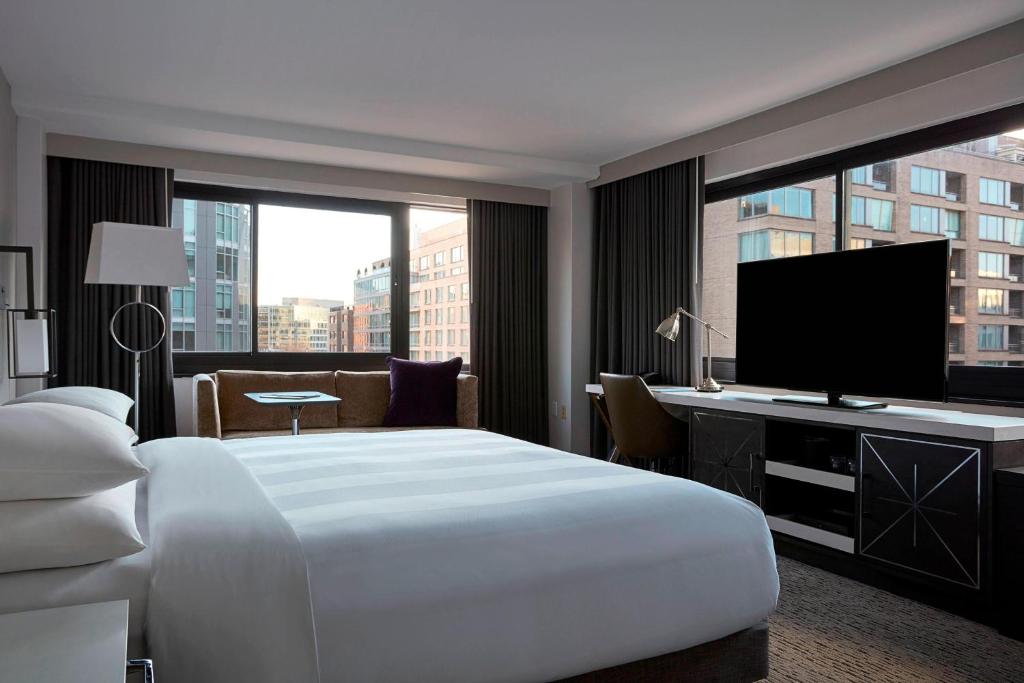Postel nebo postele na pokoji v ubytování Washington Marriott Georgetown