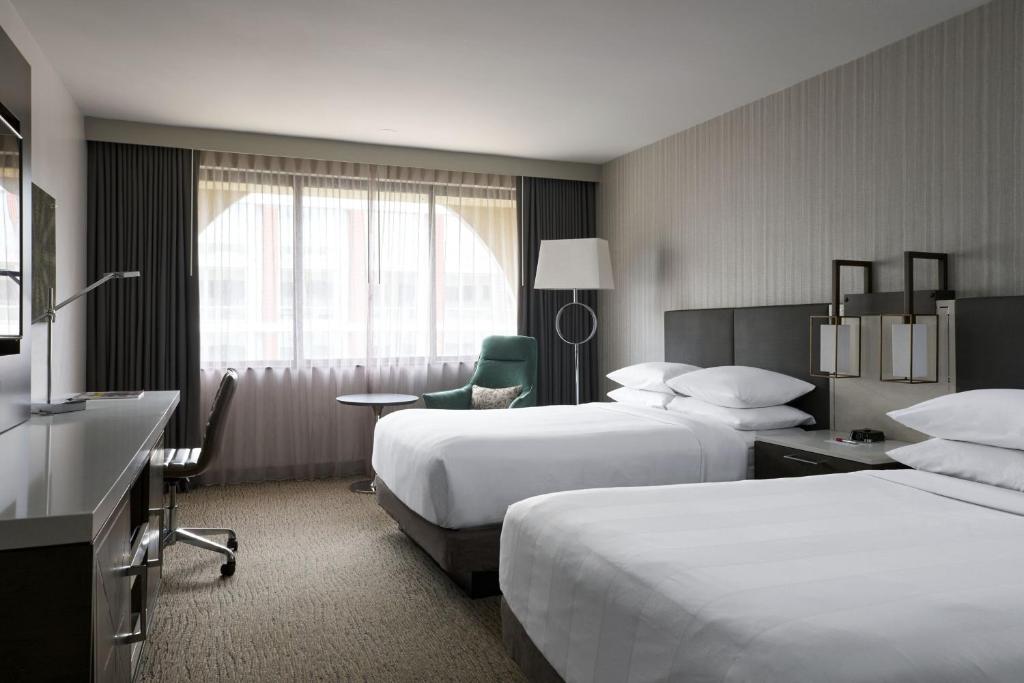 Postel nebo postele na pokoji v ubytování Washington Marriott Georgetown