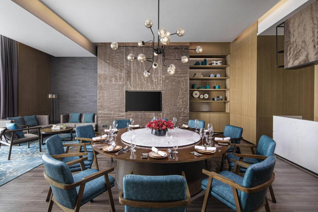 Courtyard by Marriott Chengdu Southにあるテレビまたはエンターテインメントセンター