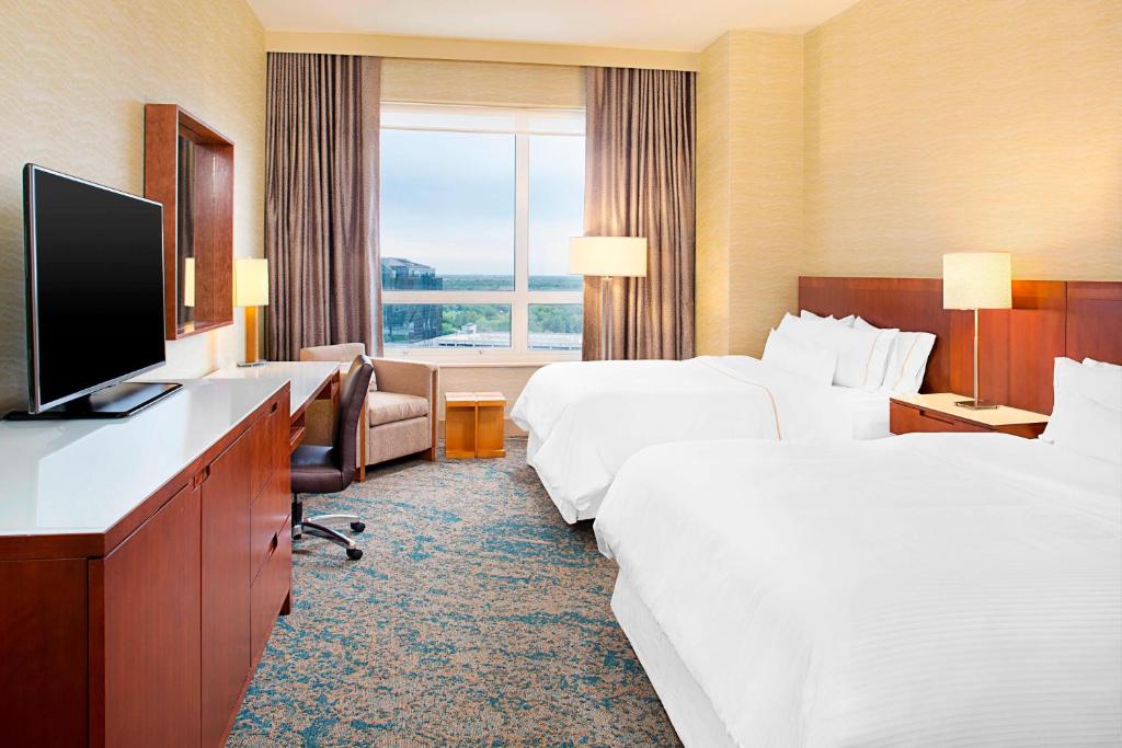 The Westin Chicago North Shore - Queen Room Met Twee Queensize Bedden En Roll -in Douche - Mobiliteit Toegankelijk