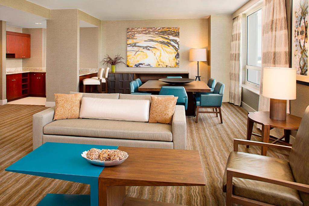 The Westin Chicago North Shore - King Suite