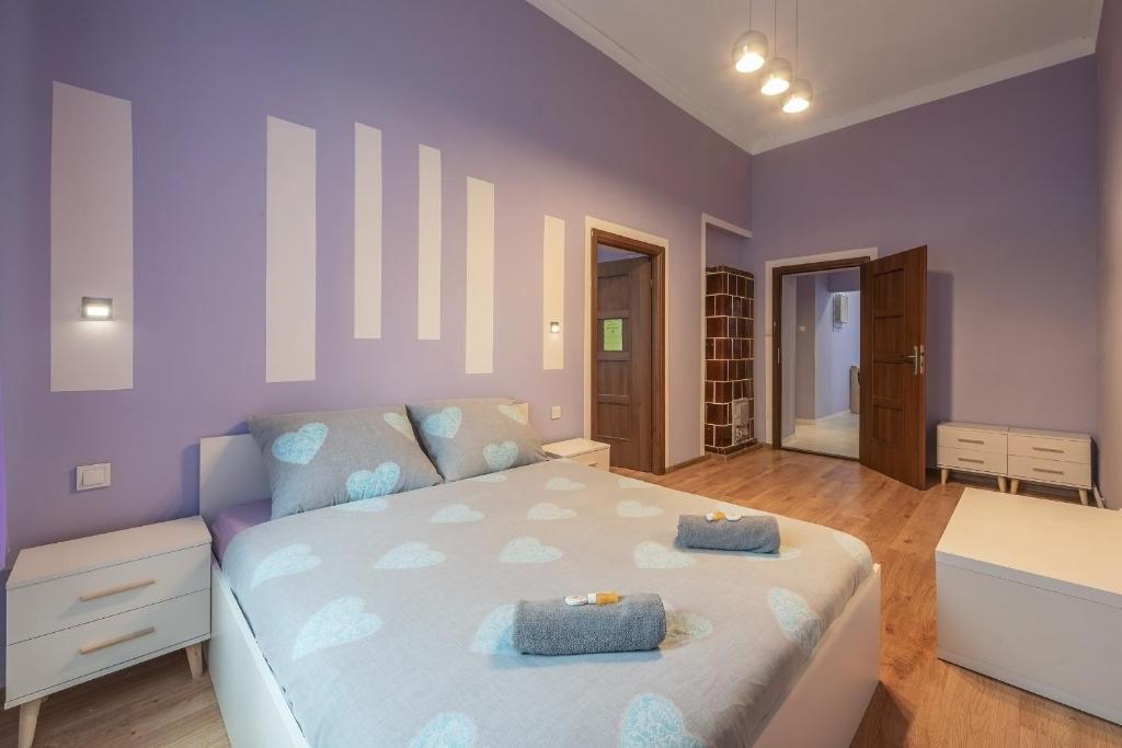Posteľ alebo postele v izbe v ubytovaní Queen Apartments