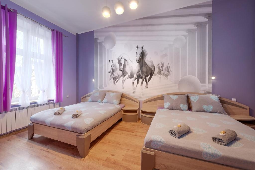 Posteľ alebo postele v izbe v ubytovaní Queen Apartments