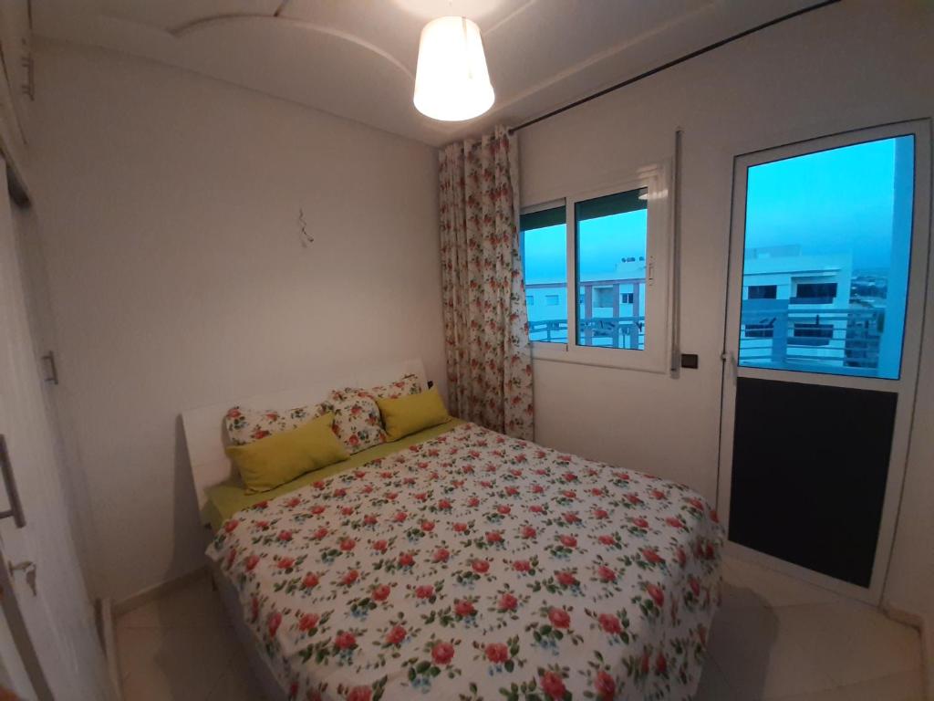 a small bedroom with a bed and a window at Bel appartement 3 chambre a Fes uniquement pour familles ou personnes en déplacement professionnel in Fez
