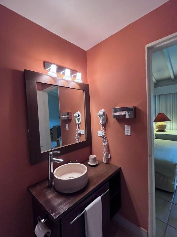 Postel nebo postele na pokoji v ubytování Cacao Suite in Coronado Luxury Club Golf & Beach