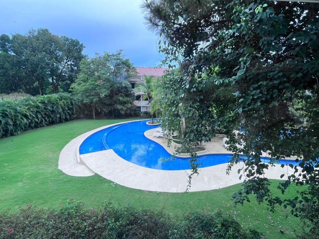 Πισίνα στο ή κοντά στο Cacao Luxury Suite in Coronado