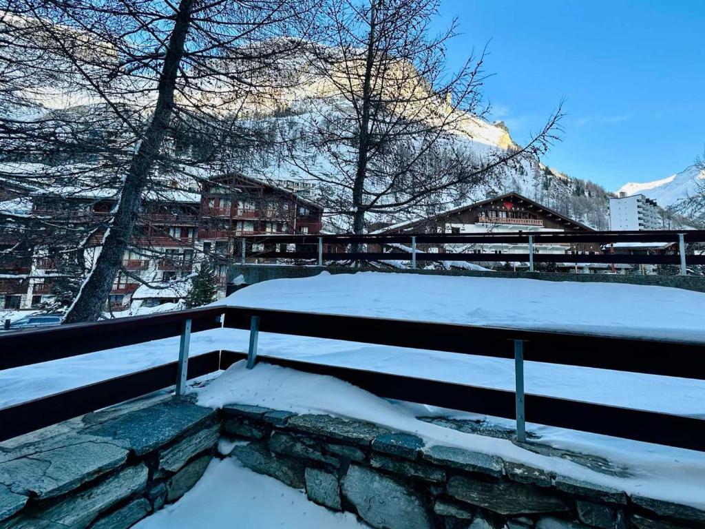 Zdjęcie z galerii obiektu Studio rénové avec coin montagne et terrasse, Val d'Isère - FR-1-411-871 w mieście Val dʼIsère