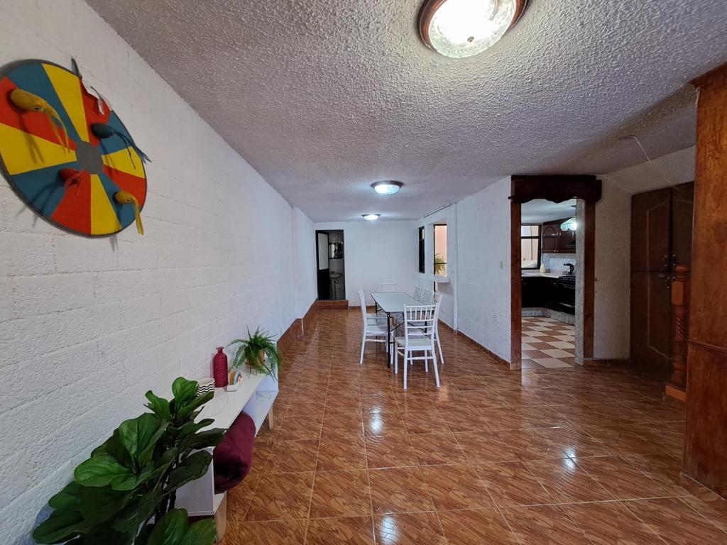 a living room with a table and chairs at 7 camas 1 sofá cama, 20min Airport in Mexico City