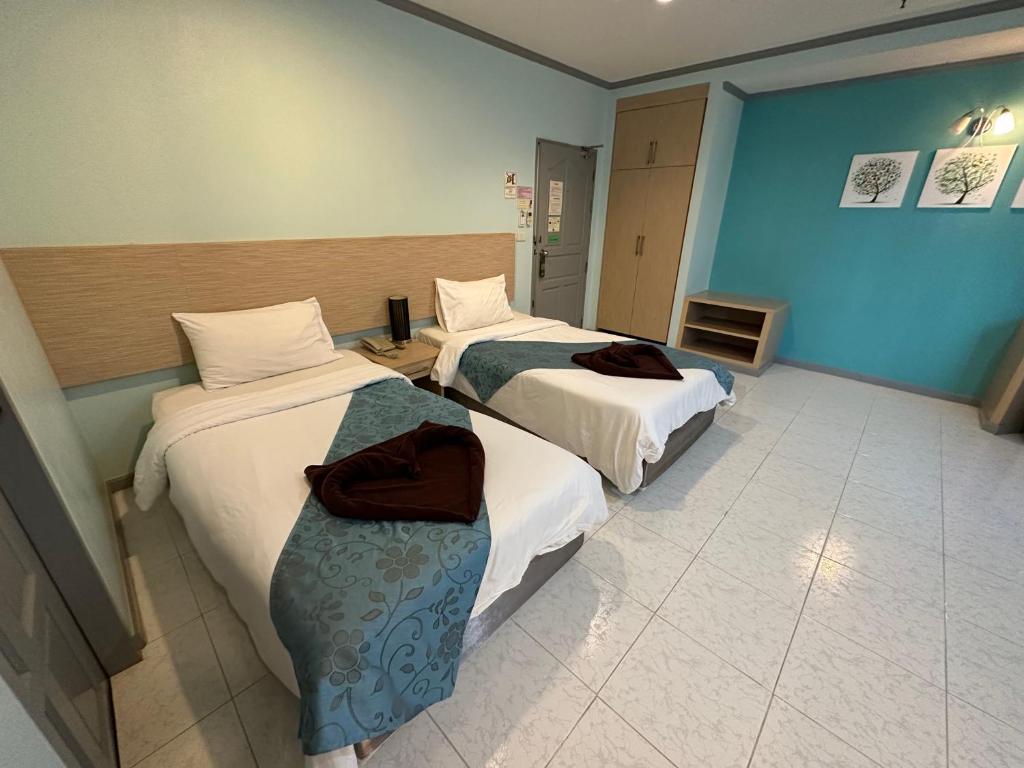 Postel nebo postele na pokoji v ubytování Thipurai City Hotel