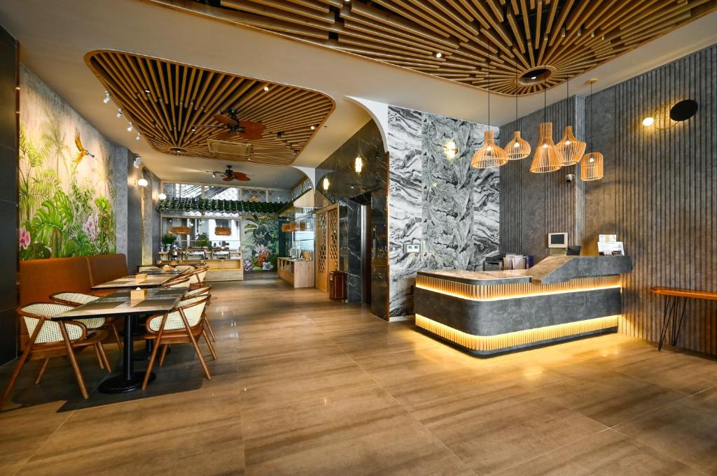 Um restaurante ou outro lugar para comer em La Opera Saigon Hotel