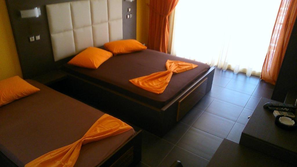 A bed or beds in a room at Toroni Bay Studios