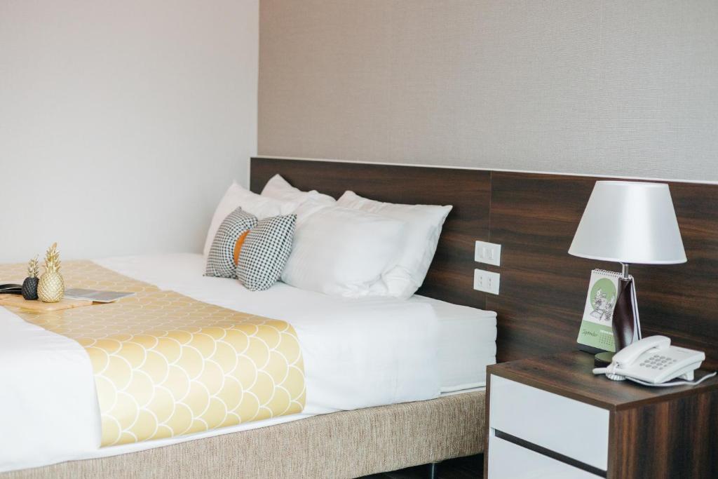 Postel nebo postele na pokoji v ubytování Ivy Hotel & Apartment - STAY 24h