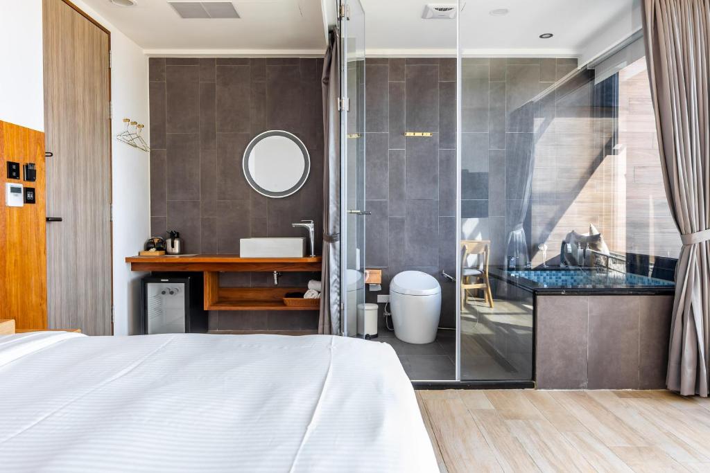 A bed or beds in a room at Kenting Sea Wall 112