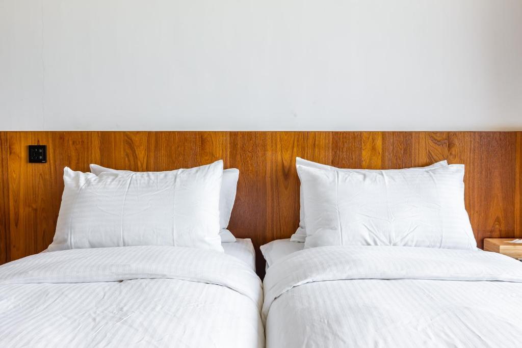 A bed or beds in a room at Kenting Sea Wall 112