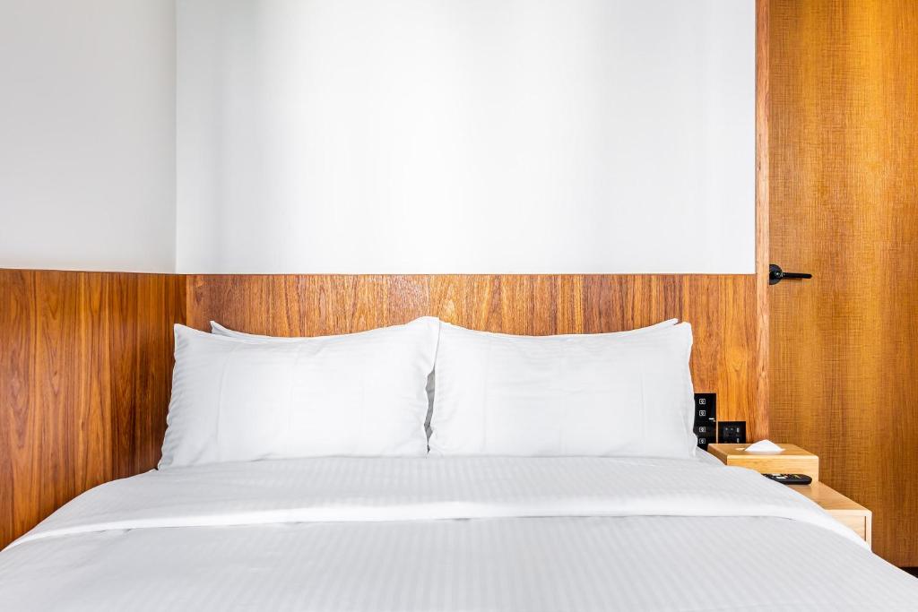 A bed or beds in a room at Kenting Sea Wall 112