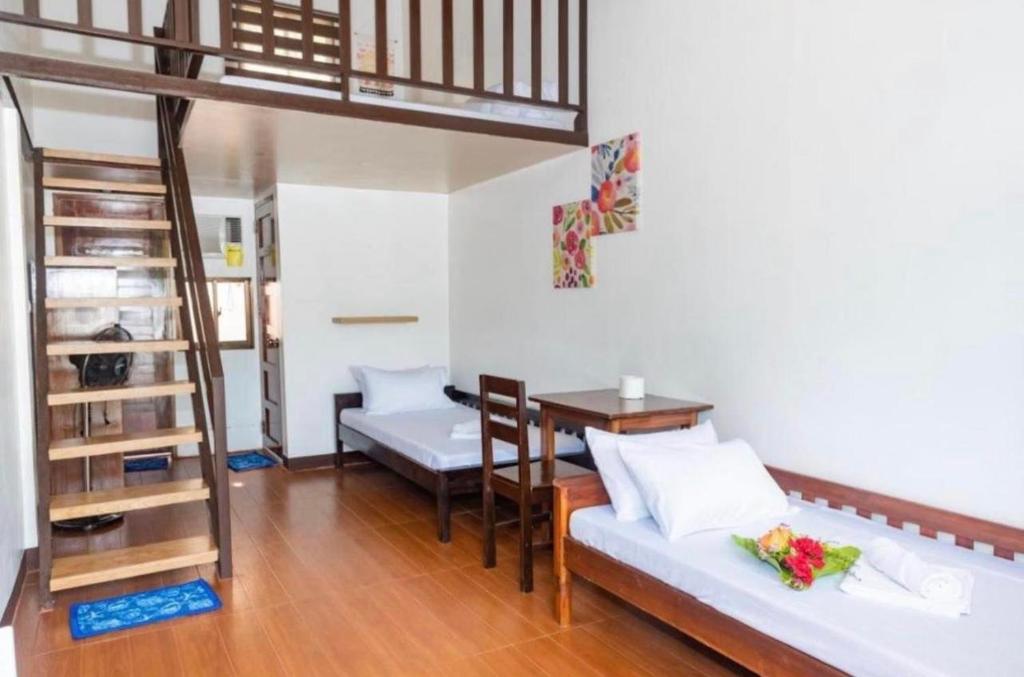 Postel nebo postele na pokoji v ubytování Teteng's Apartelle