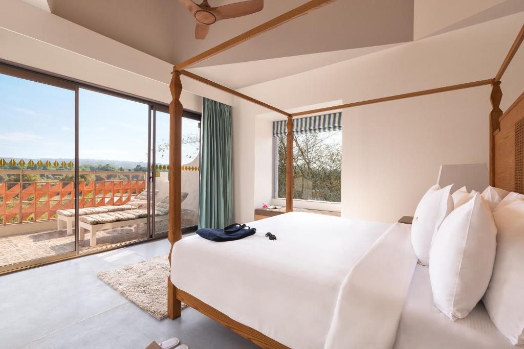 Postel nebo postele na pokoji v ubytování Storii By ITC Hotels Moira Riviera