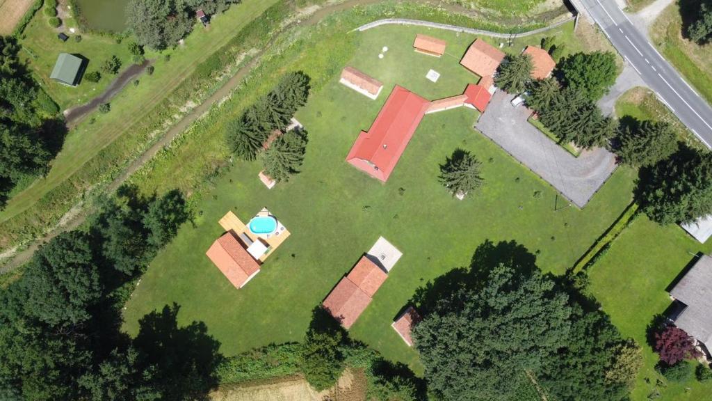 Vaade majutusasutusele Glamping na podeželju linnulennult