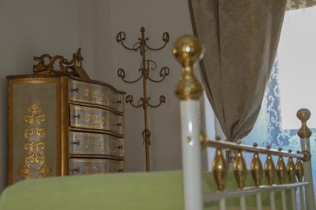 Postel nebo postele na pokoji v ubytování Schloss Süßenstein