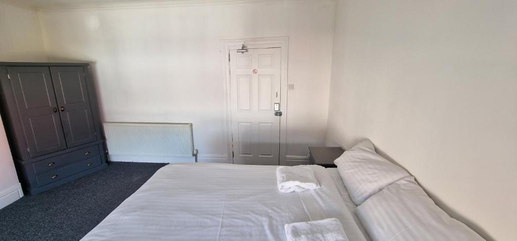 Postel nebo postele na pokoji v ubytování APARTMENT in CENTRAL DONCASTER