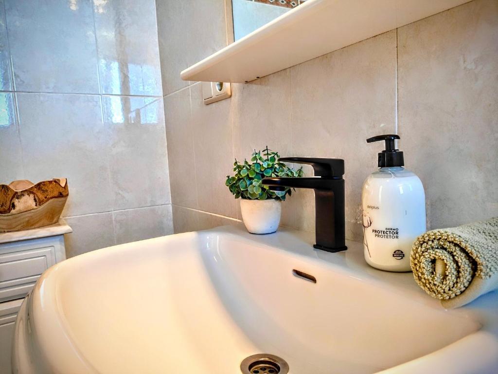 Koupelna v ubytování Happy Holiday Apartment Javea , 2 bed 2 bath , seaview airco wifi
