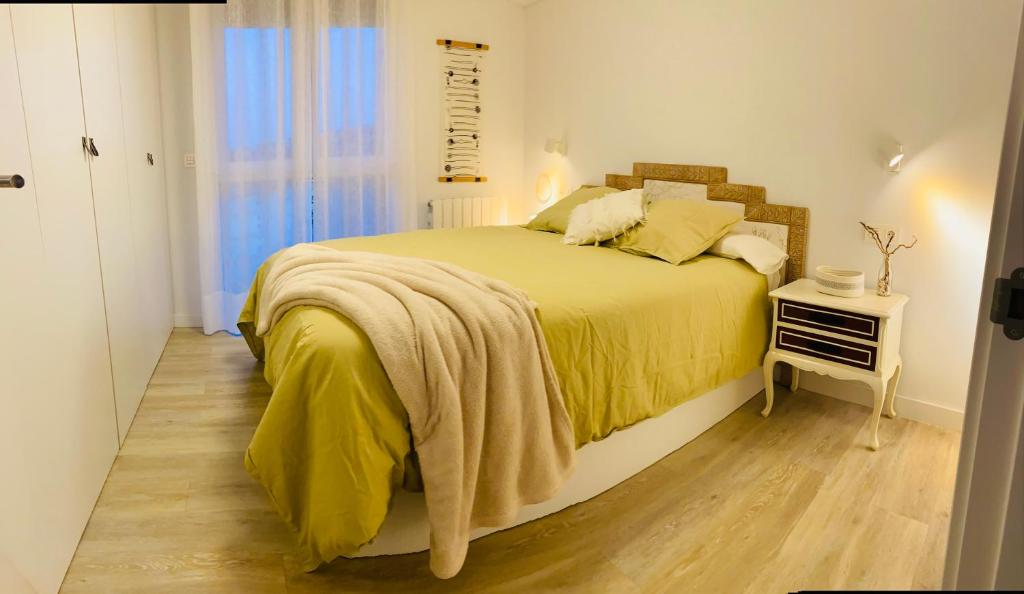 Posteľ alebo postele v izbe v ubytovaní Apartamento Donostia San Sebastian