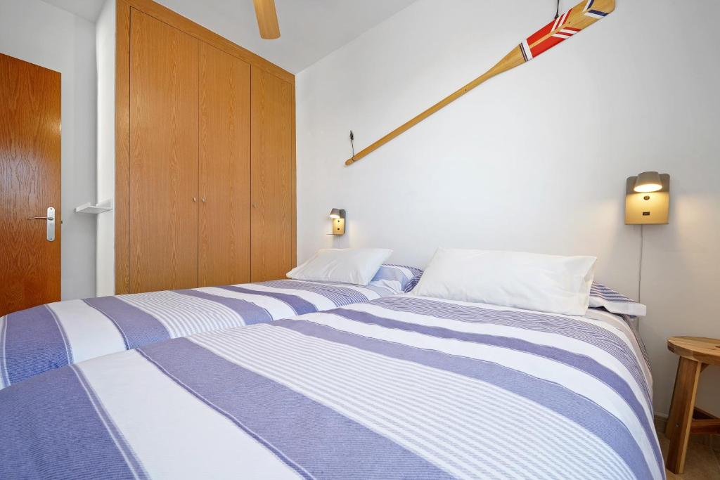 Postel nebo postele na pokoji v ubytování Hauzify I Apartament Mediterrani